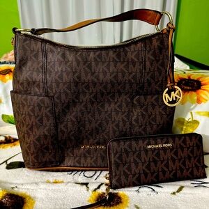 Michael Kors hobo shoulder bag & Wallett